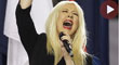 Aguilera se equivoca al cantar el himno de USA