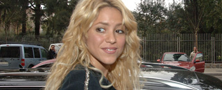Shakira se pone guapa para Piqué