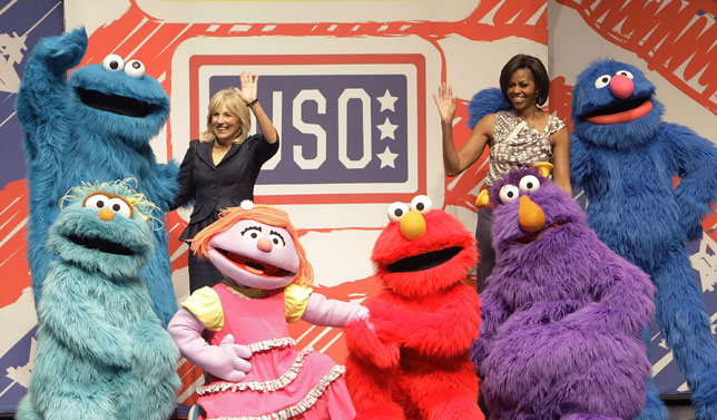 Michelle Obama y Jill Biden adoran a Barrio Sésamo 