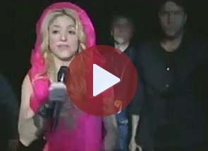 Un fan le roba a Shakira el anillo en pleno concierto