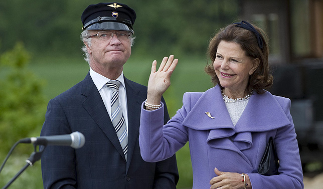 El Rey de Suecia niega frecuentar clubes de alterne 