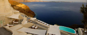 Santorini: lujo y glamour al borde del acantilado