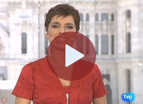 Susana Roza tropieza durante el especial sobre el Papa