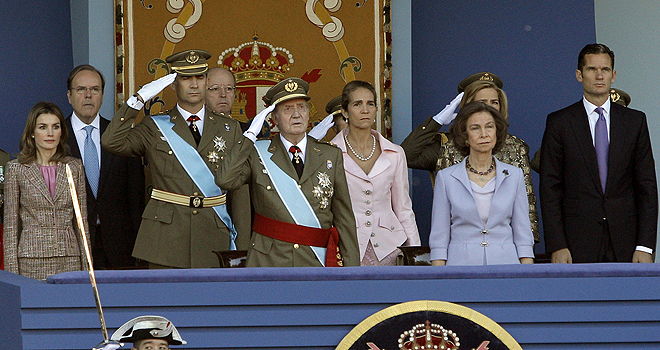 La Familia Real al completo preside el desfile militar