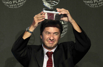 Bono y Sinde arropan a Moro, premio Planeta