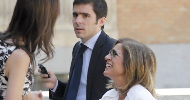 El hijo de Aznar se gasta 1.000€ en las alianzas para su boda...