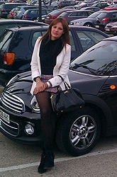 Jessica Bueno se gasta el dinero de 'Hola' en un coche