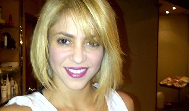 Shakira cambia de look para despedir el año