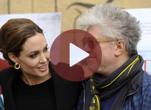 Así pide Angelina Jolie un papel a Pedro Almodóvar