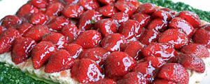 Para decir sí al postre: tarta integral de fresas con pesto dulce