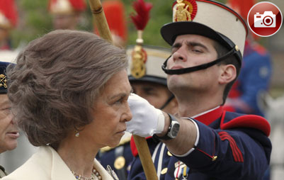 La Reina Sofía preside la jura de bandera de nuevos Guardias Reales