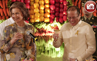 La reina Sofía, espectacular durante una cena de gala en Manila