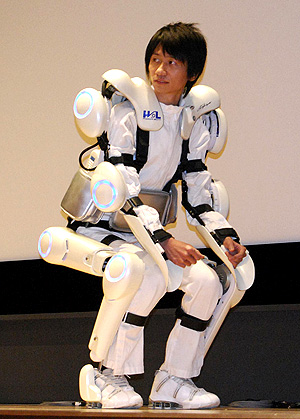 La moda binica ya es realidad: presentan un robot-traje en Japn