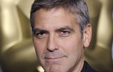 Clooney al volante, generoso constante