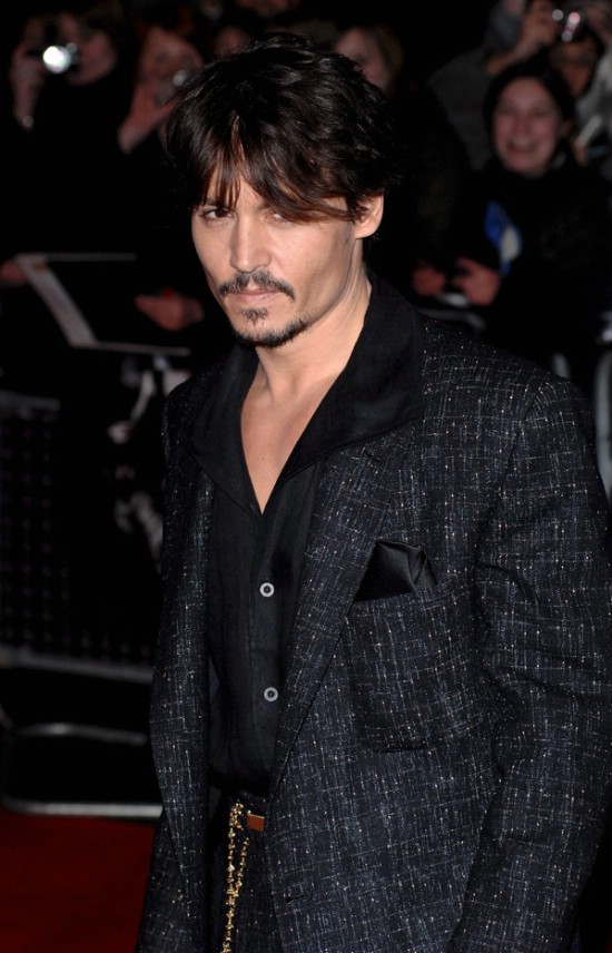 Johnny Depp debe estar algo cansado de tanta promocin. Y es que desde hace unos das no para de asistir al estreno de su ltimo trabajo, <em>Sweeny Todd</em>, dirigida por Tim Burton. En esta ocasin estuvo en Londres donde parece que no tuvo su mejor da. Su cara lo dice todo.