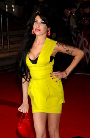 Amy Winehouse cambia el micrfono por la moda